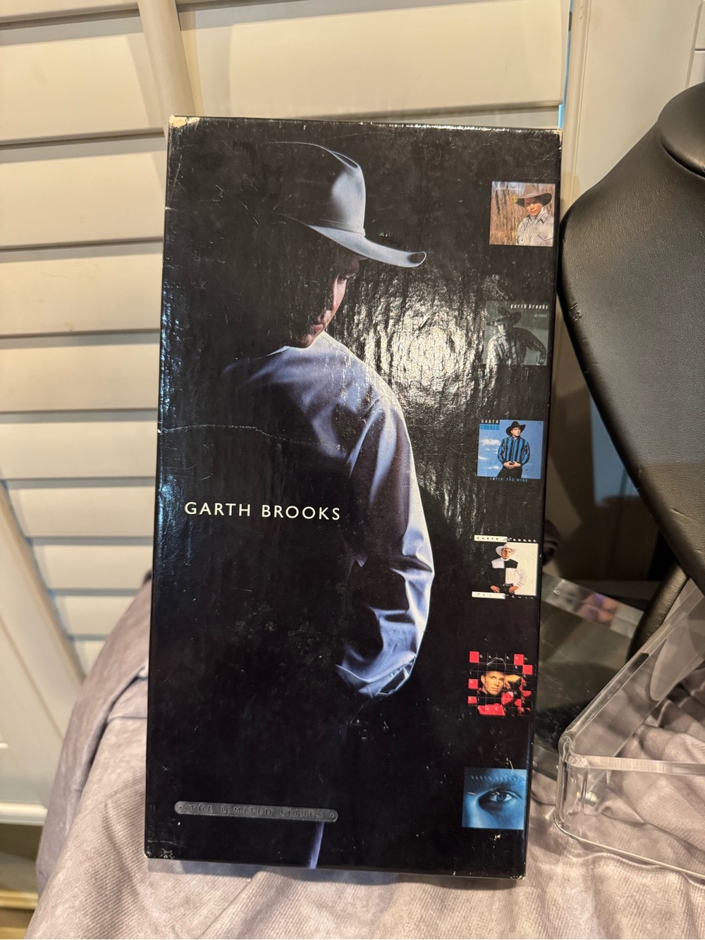 Garth Brooks Black Album Cover Art Box Set Limited Series 1996 -* 6 CD Set-*